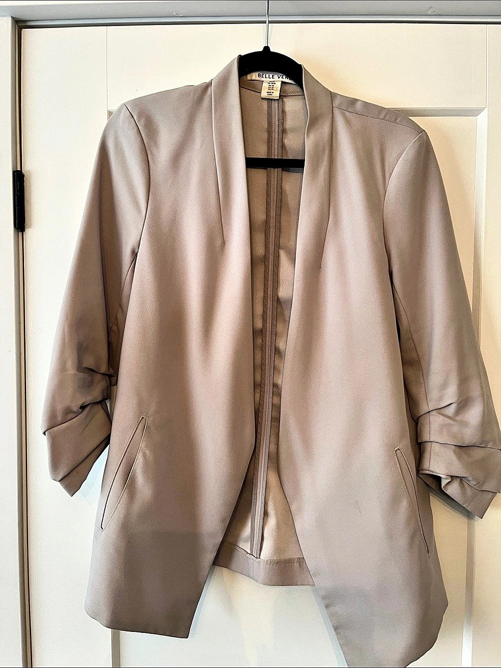 Belle Vere Open-Front Shawl-Collar Blazer with Ruched 3/4 Sleeves, light grey, M